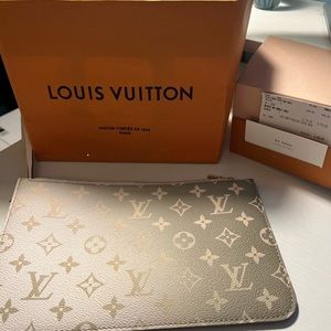 Louis Vuitton Neverfull clutch